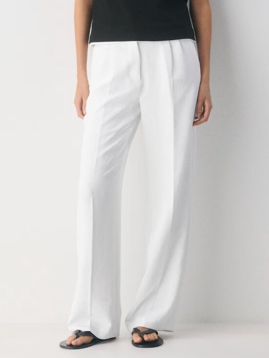 Aritzia Pants - Aritzia Effortless Pant in White Crepette Size 4 Regular